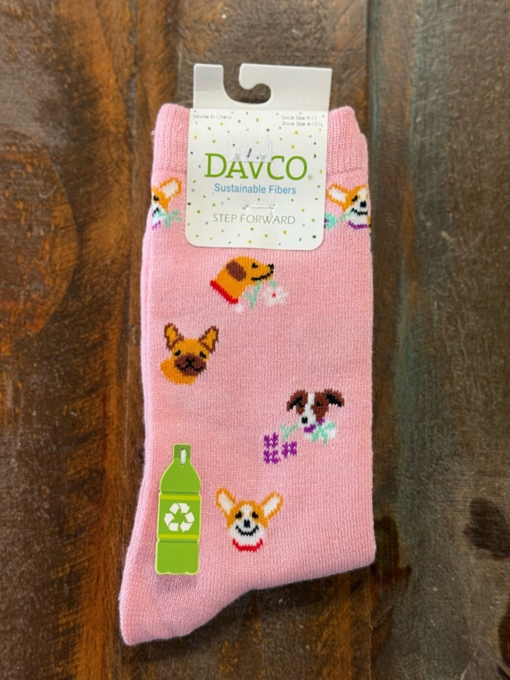 Davco Women’s Pink Dog Print Socks Sustainable Fiber Crew Socks Size 9-11 NWT